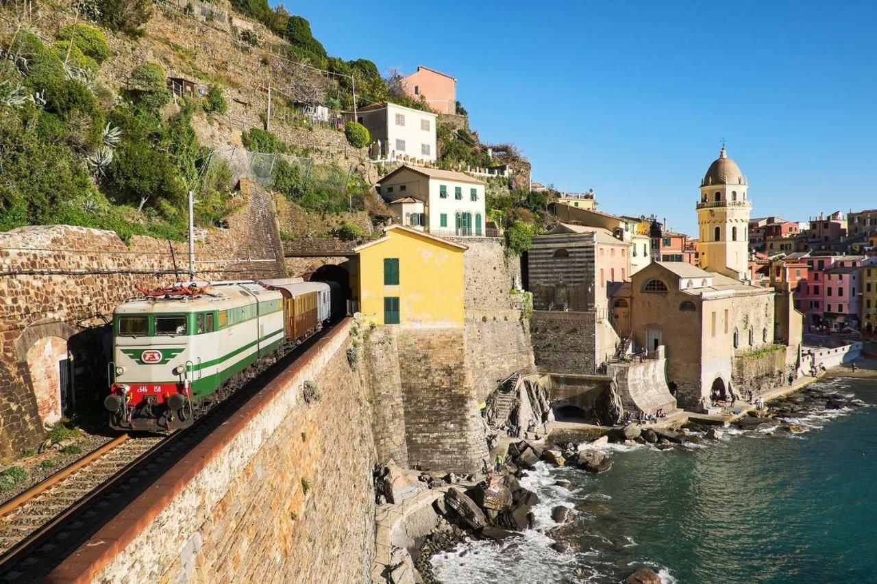 Joivy Family Flat With Little Patio, Cinque Terre Appartement Vernazza Buitenkant foto